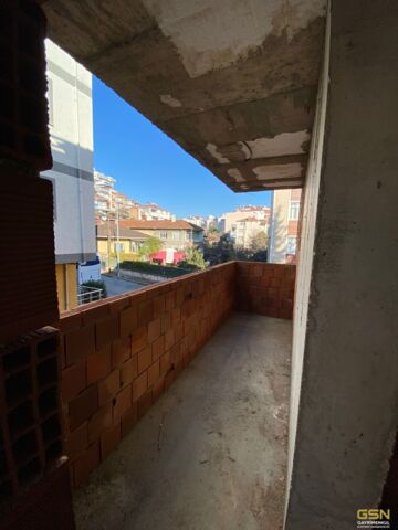 27-ÇAYIROVA YENİMAHALLE'DE MERKEZİ  KONUMDA DAİRELER